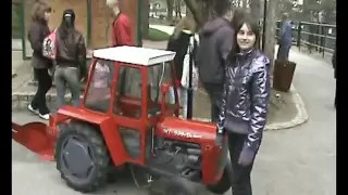 DANIJELA I MALI TRAKTOR  /ZOO JAGODINA SK