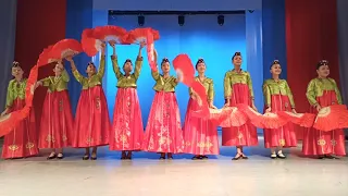 Корейский танец с веерами в исполнении хакасской образцовой хореографической студии «Айас»