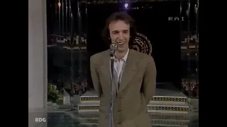 Roberto Benigni a Sanremo 1983 (presentazione "Tu mi turbi")