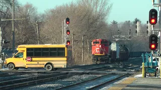 CN Train 271 Westbound Meets CN Train 368 Setting Off February 13, 2023