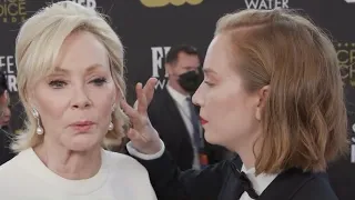 Find someone that looks at you the way Hannah Einbinder looks at Jean Smart. #hacks