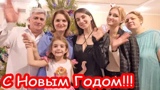 VLOG Саша и Даша зашли поздравить. Подарки от Бори