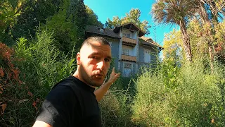 Explorando una MISTERIOSA MANSIÓN ABANDONADA en medio de un BOSQUE CENTENARIO. Casas abandonadas.