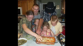 Yum Yum, PIZZA DIP!  A Quick and Simple Appetizer