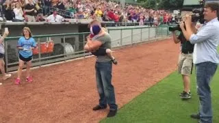 Military Dad Surprising 5-Year-Old Son at Baseball Game Will Make You Smile