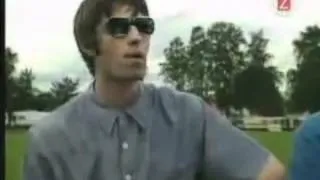 Liam Gallagher sings Girls & Boys