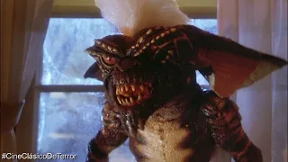 Un gremlin en el árol de navidad / Rayita escapa | "Gremlins" (1984)