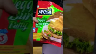 How to make McD style burger at home😋 #burger #cheeseburger #homemade #shortvideo #likeforlikes 🤩