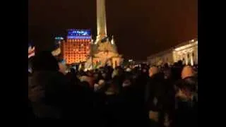 Гімн Євромайдану вперше виконують учасники мітингу. The Anthem of Euromaidan.