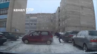 Приколы на дороге! Авто приколы! ТП на дороге! Бабы за рулем! Смешные ДТП! Драки на дороге! 2