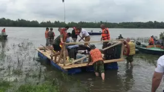 Бойцы спецназа двое суток плавали по Иртышу на плоту из пластиковых бутылок