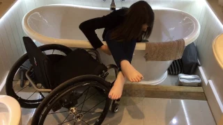 Instructional video of a C6/7 complete spinal injury bath transfer