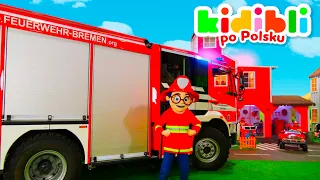 Dzieci udają strażaków z wozami strażackimi | Dzieci udają, że się bawią ! ⛑ Kidibli