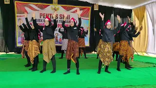 "Dance Medley of Indonesian Cultures" siswi SMP Negeri 13 Purworejo