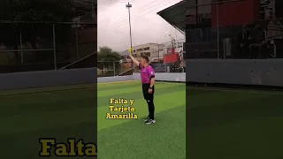 Silbato y Señalizaciones como parte del entrenamiento para Arbitro de Fútbol