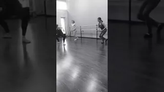 Занятия contemporary dance в Alex ballet Studio начинающий уровень