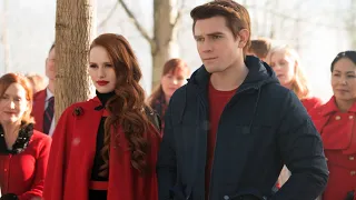 " بنت جميلة أهل المدينه بتاعتها بيتهموها إنها قتلت أخوها وهى مظلومه "  ملخص مسلسل Riverdale