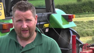 GRASSMEN VLOG - Using our old girls  on a new Krone baler & a Lely rake