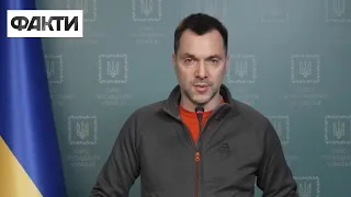 Росіяни намагаються оточити ЗСУ у районі Ізюма та Волновахи: Арестович про ситуацію на фронті