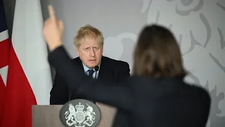 Ukrainische Journalistin stellt Johnson zur Rede