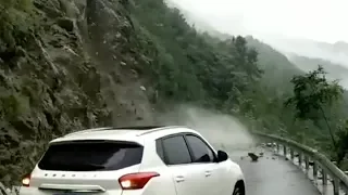 'Go back!': Police officer warns driver seconds before rockfall