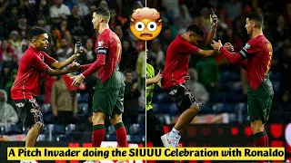 🤯 A Pitch Invader doing the SIUUU Celebration with Cristiano Ronaldo
