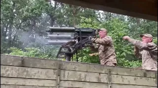 The Ukraine soldiers in the battlefield made a triple Maxim machine gun for shooting the drones !