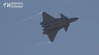 新款涂装歼20强势亮相珠海 空中“音爆”令人赞叹 | J-20 performs at Airshow China 2018