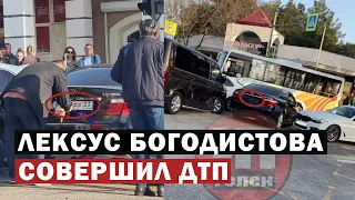 Машина администрации мэра Геленджика Богодистова попала в аварию