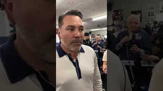 🍆 JAIME MUNGUÍA HAS A BIG FOOT SAYS OSCAR DE LA HOYA 😆