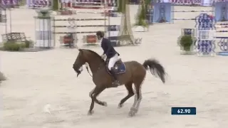 Horse's bridle falls off half way through show jumping round | Paris 2014
