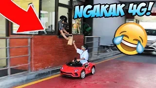 PRANK BOCIL KE DRIVE -THRU NAIK MOBIL MAINAN! MBAKNYA HERAN SAMPAI NGAKAK WKWKW