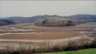 Ebbe an der Bigge - Niedrigwasser am Biggesee