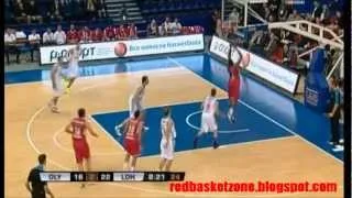 Kyle Hines Olympiacos vs. Lokomotiv Kuban 29/9/12 | redbasketzone.blogspot.com