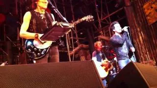 Rare: Stereophonics Kelly Jones sings Debris with Ronnie Wood