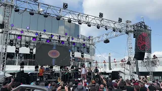 Neal Morse with Ryo Okumoto singing the opening of "The Light" on Cruise to the Edge 2024