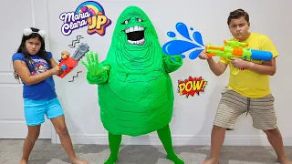 O monstro do Slime invadiu a casa da Maria Clara e JP