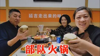 【160斤大龄女】来一锅部队火锅，配朝鲜族特色米肠，66岁爸妈不挑饭，吃啥都是香