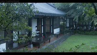 An old peaceful hanok house in the rain, a deep sleep with the sound of rain on the eaves.