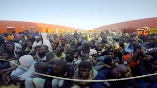 Ein Exodus in zwei Schritten: Die Massenflucht übers Mittelmeer (Teil 2) | SPIEGEL TV