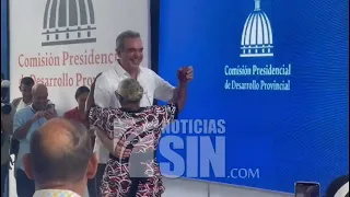 VIRAL!!! Presidente Abinader bailando un Merengue con una Señora