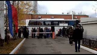 Из Нижневартовска в пункт сбора отправились добровольцы офицерского состава