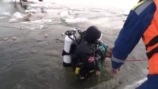 Тонкий лед водоемов таит смертельную опасность