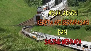 Adu Klakson Kereta Api Berpapasan dan Saling Menyapa