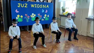 Taniec z krzesełkami - chłopcy klasa II