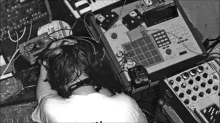 AFX (Aphex Twin) - 12 Rough Beat Tune