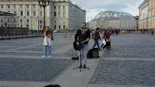Romantic song by street musicians on the Palace Square in St. Petersburg