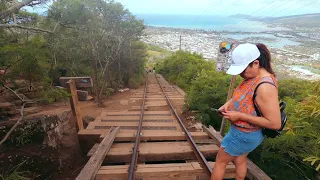 Koko Crater Trail / Koko Head Stairs - Oahu in Hawaii - Free things to do Hawaii - hiking in Hawaii