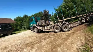 Tatra phoenix otočenie na sklade a naloženie smrekovej guľatiny. Končíme o chvíľu v poraste .