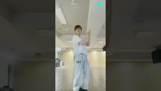 Member of South Korean Boy Group VERIVERY (Yongseung) danced to SB19's GENTO on Weverse!